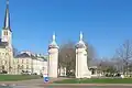 La porte des allées du Parc