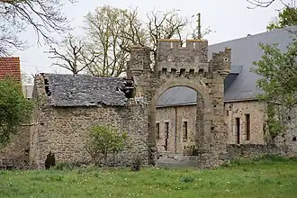 Porte fortifiée du manoir de la Chesnelière.