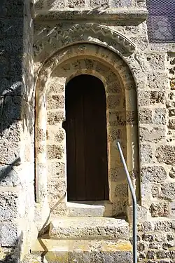 Porte du chœur de l'église paroissiale Notre-Dame de Préaux construite par l'abbaye Saint-Pierre à la fin du XIe siècle.