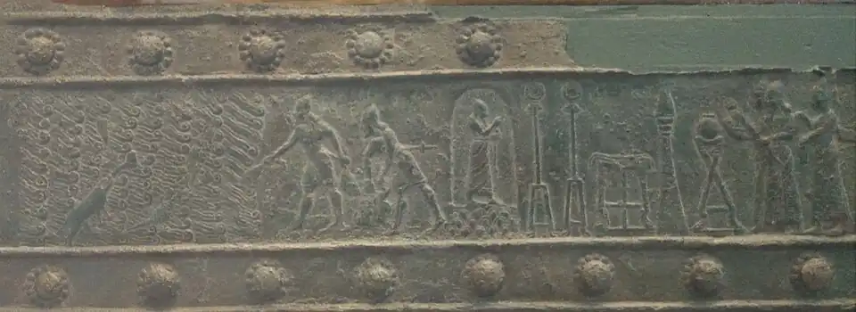 Consécration d'un bas-relief représentant le roi Salmanazar III sur les bords du lac de Van (Urartu), et sacrifices à son intention. Bas-relief des portes de Balawat. British Museum.