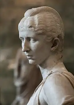 Buste de Salonine (?), épouse de l'empereur Gallien (r. 253-268 EC). Marbre. Musée de l'Ermitage