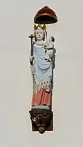 Statue de la Vierge Marie à l'extérieur de l'ancienne école
