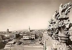 Pots à feu sur le toit