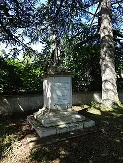 Le monument aux morts.