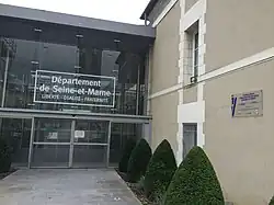 Conseil Départemental de Seine-et-Marne (entrée du public).