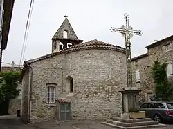 Chevet et croix.
