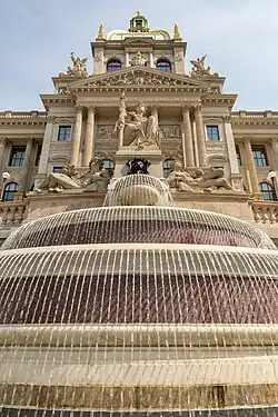 Fontaine au musée national de Prague.