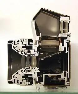 Coupe d'un reflex Praktica.