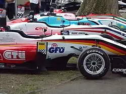 Photo d'une des monoplaces de la Prema Powerteam.