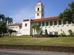 Photographie de l'extérieur du lycée Theodore Roosevelt.