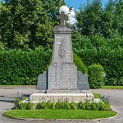 Le monument aux morts.