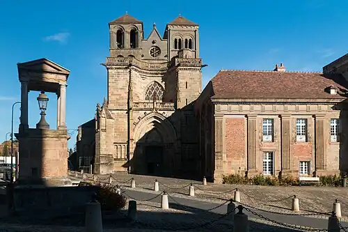 L'église prieurale.