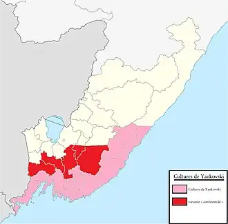 Carte du kraï du Primorié, avec en rose dans la partie inférieure l'étendue de la culture de Yankovski, et en rouge dans la même partie mais un peu plus haut la variante continentale de la culture.
