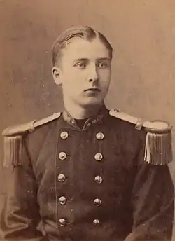 photo du prince Baudouin posant de face