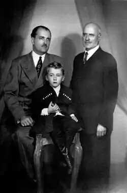 Description de l'image Prince George Bagration with his father Prince Irakly (left) and his grandfather Prince George.jpg.