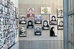 Des photographies d'identité judiciaire d'anciens détenus.