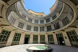 La cour intérieure.