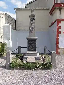 Le monument aux morts.