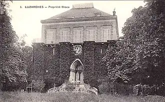 Cette demeure a été construite au milieu du XIXe&nbsp;siècle sur la base du donjon du château d'en-haut, arasé à 11&nbsp;m. Entre 1872 et 1880, ce fut la résidence secondaire du célèbre anthropologue Paul Broca.