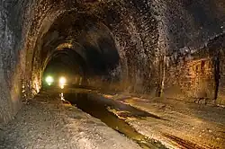 Ce tunnel inachevé se trouvait sur ligne de Harrogate à Church Fenton, qui fut l'une des premières victimes du rapport Beeching.