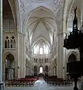 Nef et chœur de la collégiale.
