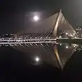 Le pont éclairé la nuit
