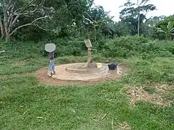 Pompe à eau à l'école d'Ekoadjom