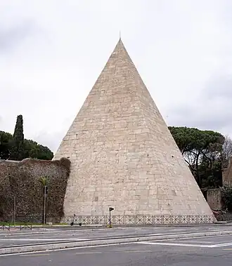 Image illustrative de l’article Pyramide de Cestius