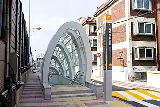 Image illustrative de l’article West Woman's Community Center (métro d'Incheon)