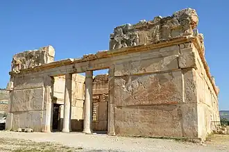 Façade principale du palais d'Iraq al-Amir.