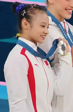 Description de l'image Qiu Qiyuan - Podium Bars Paris Olympics 2024 (cropped).jpg.