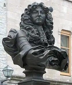 Le buste de Louis XIV.