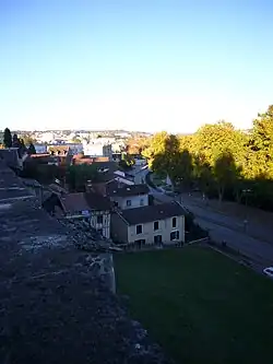 Le quai Louis-Goujaud, depuis les jardins de l'Évêché