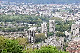 Vue sur les 3 tours emblématiques du quartier de l' île-Verte (avril 2019).