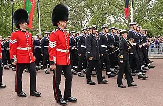 Marins tirant le State Gun Carriage&nbsp;(en).