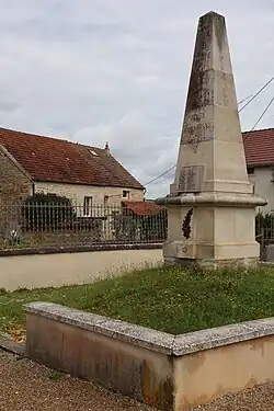 Le monument aux morts.