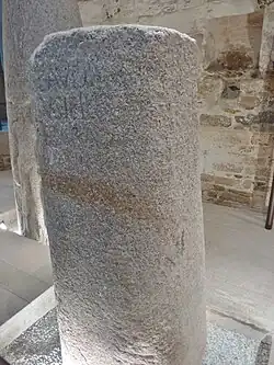 Kernilis : la borne milliaire de Kerscao.