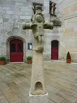 Gouesnac'h : le calvaire (XVe&nbsp;siècle).