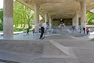 Skatepark sous le Västerbron (sur la section du Lilla Västerbron)