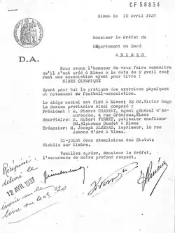 Document dactylographié qui détaille la création du Nîmes Olympique.