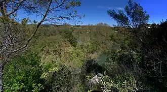 Vue sur la réserve et les environs, depuis le sentier sud.