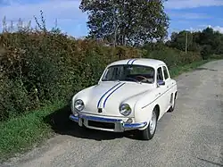 Une Dauphine 1093 restaurée.