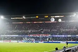 Banderoles de protestation contre la LFP à propos de décisions disciplinaires.