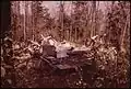 Vestiges d'un chalet d'été qui s'est effondré sous le poids de la neige de l'hiver, 1973