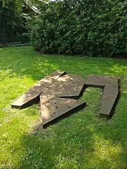 Metrical (Romanesque) Construction in 5 Masses and 2 Scales VI, Krefeld