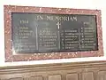 Plaque monument aux morts dans l'église.
