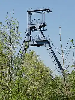 Le puits no&nbsp;2 dans son environnement.