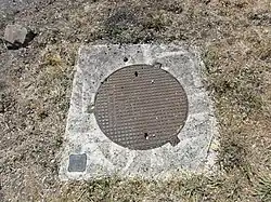 La tête de puits matérialisée.