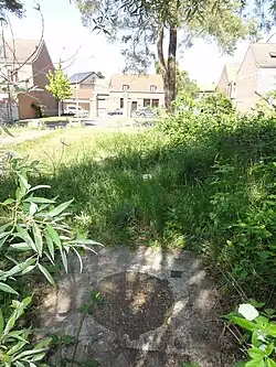 Le puits no&nbsp;2 dans son environnement.