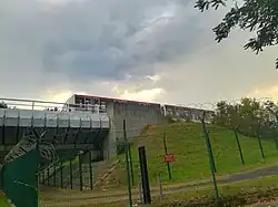 Fin de la ligne A et entrée du garage-atelier.